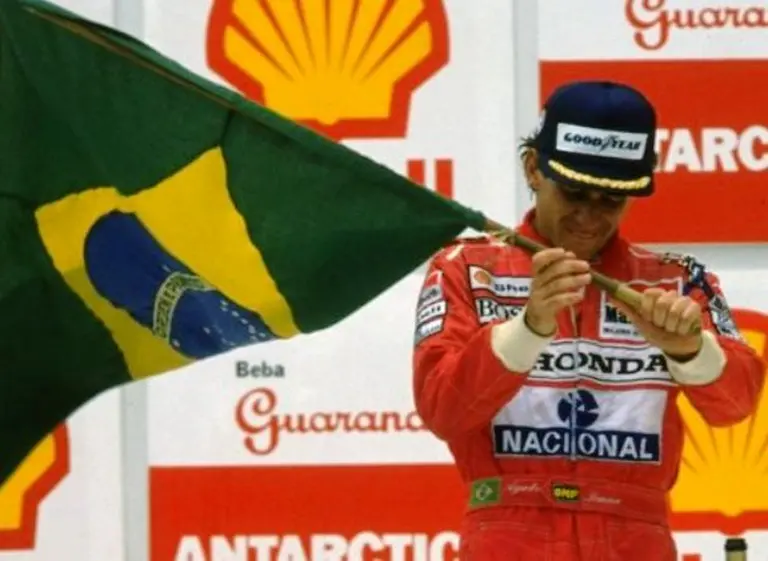 Ayrton Senna: a 23 años de su muerte sigue vendiendo igual que Federer y Michael Jordan