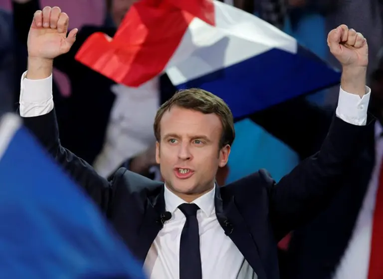 El Parlamento francés prohibió que los funcionarios contraten a familiares