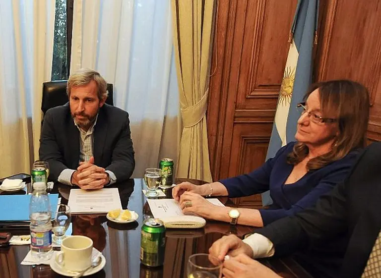 Alicia Kirchner firmó el Pacto Fiscal y pidió más apoyo de la Nación para pagar aguinaldos en Santa Cruz