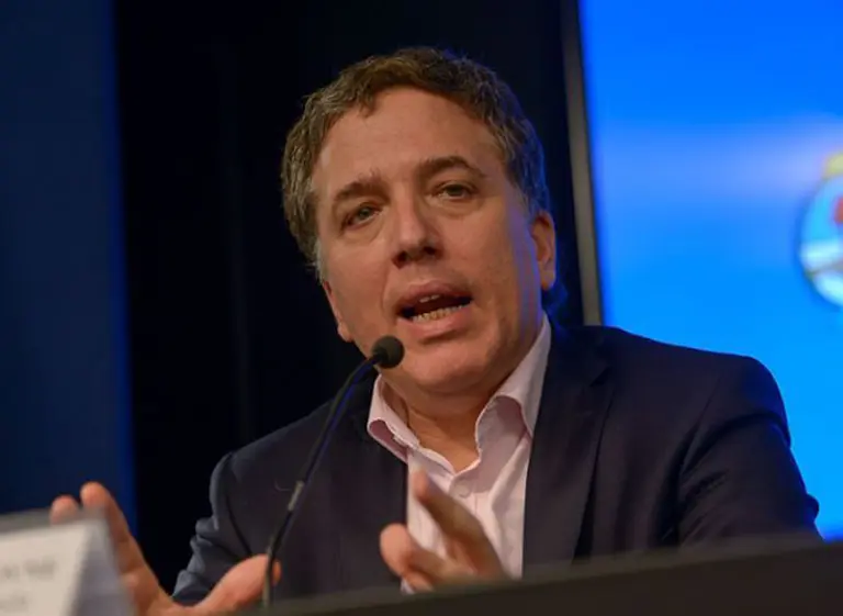 Dujovne: aplaude a Sturzenegger pero da a entender que no se cumplirá la meta del 17%