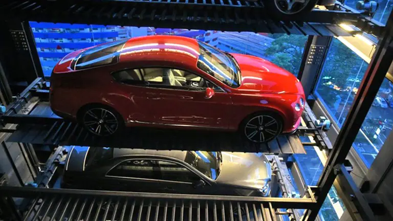 Autos, lingotes de oro y caviar: así­ son las expendedoras de productos de lujo