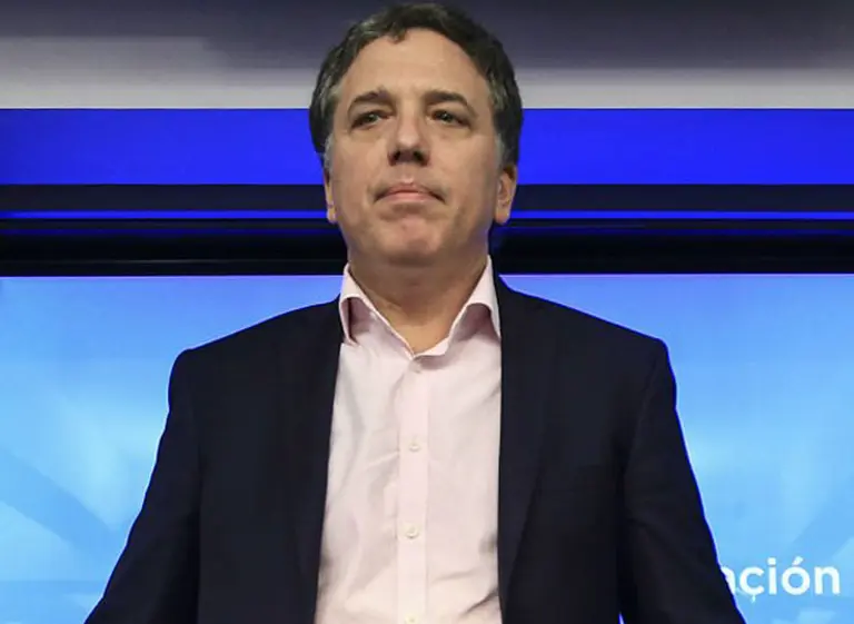 La otra gran meta del Gobierno: el déficit fiscal volvió a subir, pero se aminoró la suba del gasto público