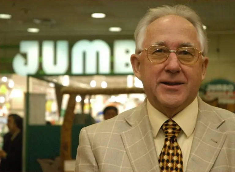 El dueño de Jumbo y Easy adelantó a los accionistas que fortalecerá el comercio electrónico