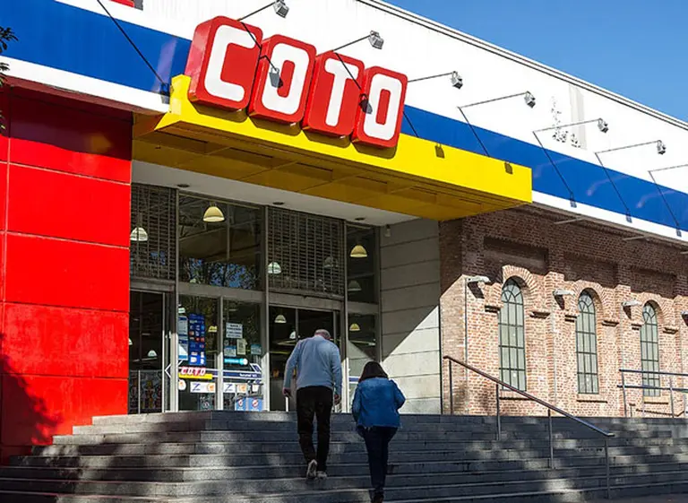 Carrefour y Coto abrieron sus locales en Rosario, en desafí­o a la ley de descanso dominical
