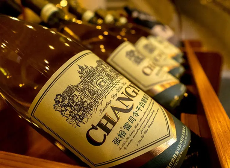 El mayor productor de vinos de China se queda con una bodega local