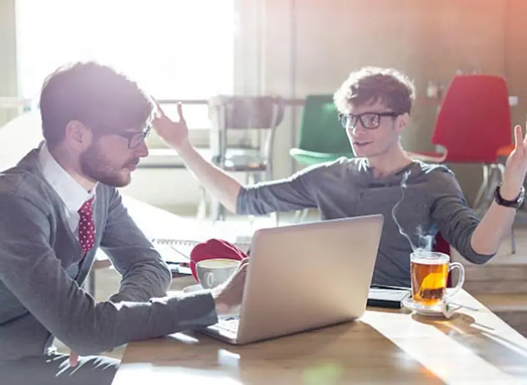 Por qué el conflicto en el trabajo despierta la creatividad