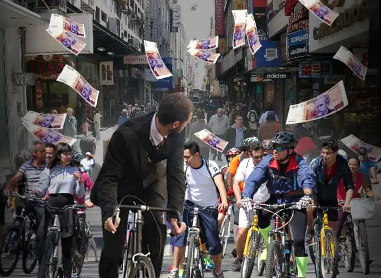 Sigue el pedaleo: pese al rebote del dólar, inversores redoblan apuesta por la "bicicleta financiera"