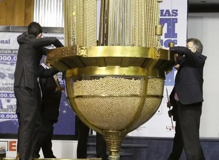 Se encontró un billete de loterí­a, ganó y cobró: ahora la condenaron a devolver el premio y pagar una multa