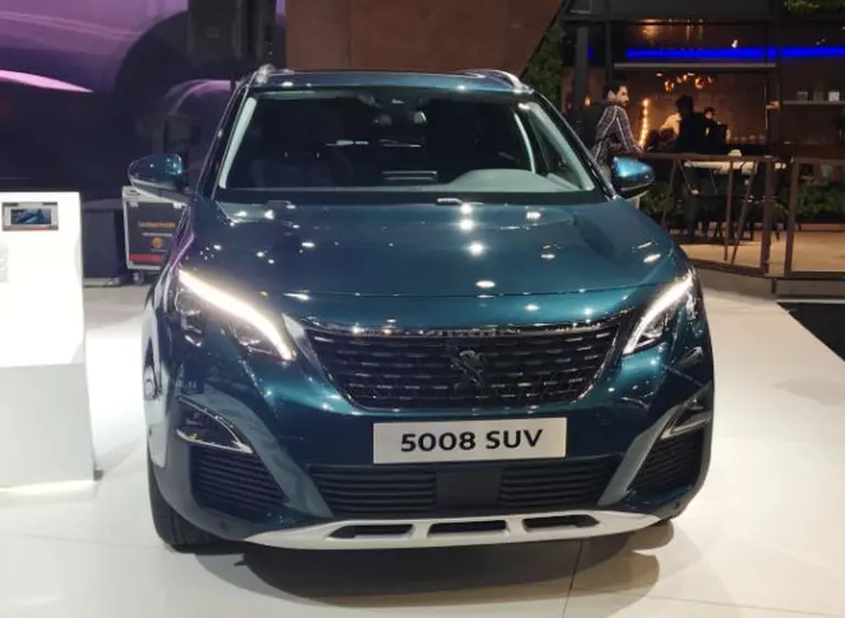 Los Peugeot 3008 y 5008 llegarán a la Argentina antes de fin de año renovados y con estética SUV