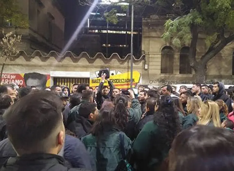 Cayó el acuerdo y colectiveros de Córdoba cumplen noveno dí­a de paro