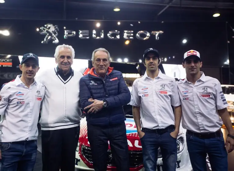 Juan Marí­a Traverso junto al Team Peugeot Total repasaron anécdotas en el Salón del Automóvil