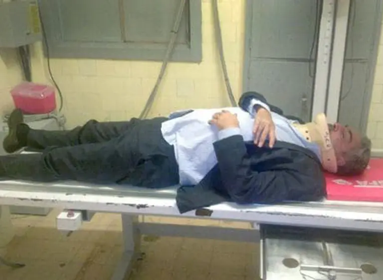 Un taxista reconoció y lo agredió: el abogado de Cristina fue internado