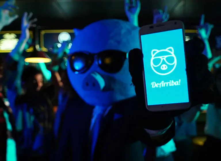 ¿Cómo es DeArriba!, la aplicación argentina que paga por responder encuestas en el celular?