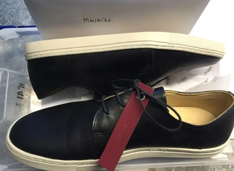 El zapatero de Macri congela el precio del "modelo presidencial"