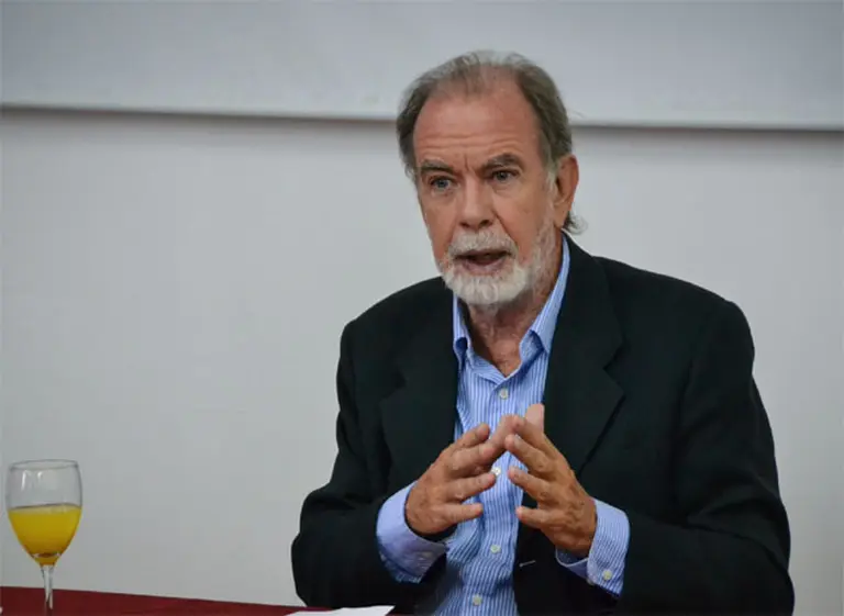 ¿Se va González Fraga?: crecen rumores, desde el Nación lo desmienten