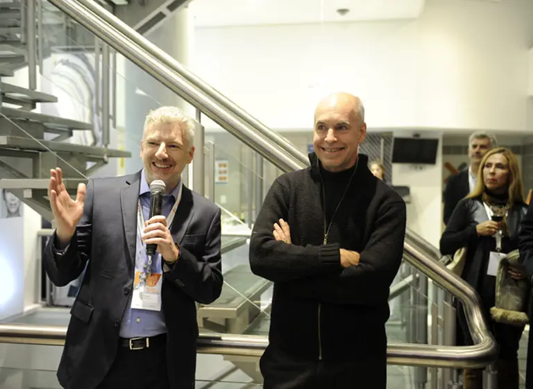 La "nueva cara" de las oficinas de RR.HH.: las entrevistas por Skype, las dudas por WhatsApp y contratos digitalizados