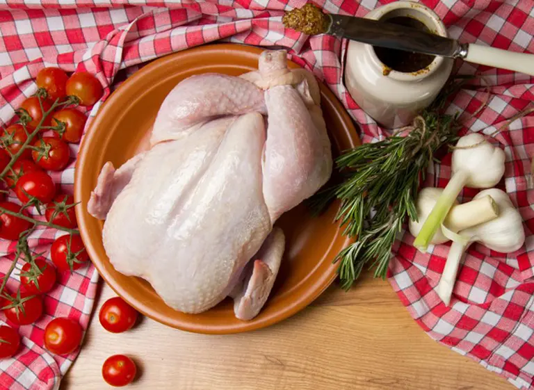 Entró en vigencia la rebaja del IVA para pollo y cerdo pero el precio en góndola no bajó