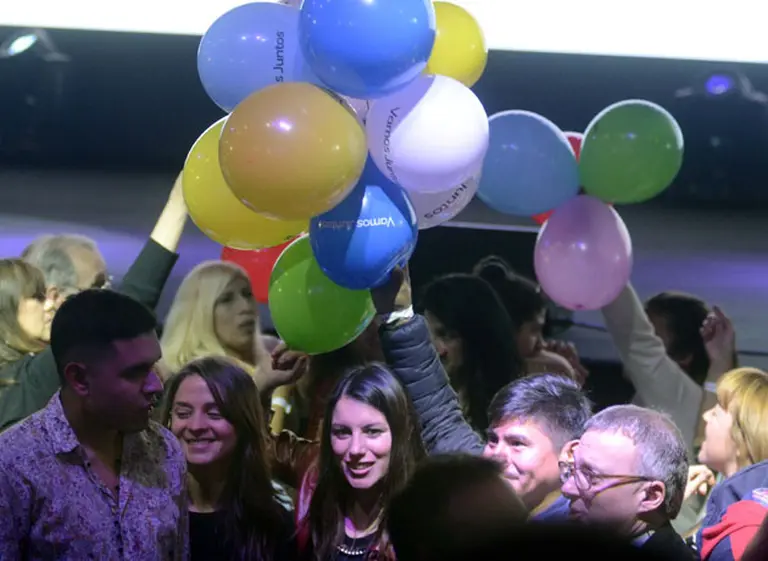 Ya festejan en el bunker macrista: los "boca de urna" les dan ventaja en todo el paí­s y paridad en Buenos Aires