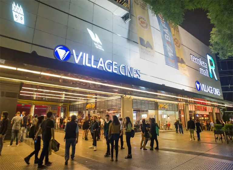 Grupo mexicano llega al paí­s con la compra de la cadena de cines Village