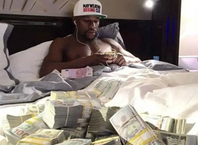 Video: sexo y alcohol en el festejo de Floyd Mayweather tras la pelea