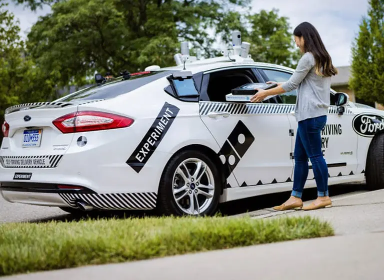 Domino's Pizza entregará pedidos a través de un Ford Fusion autónomo