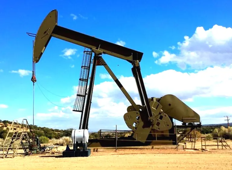 Ante la caí­da del dólar, el petróleo logró superar los u$s71 por barril por primera vez desde 2014