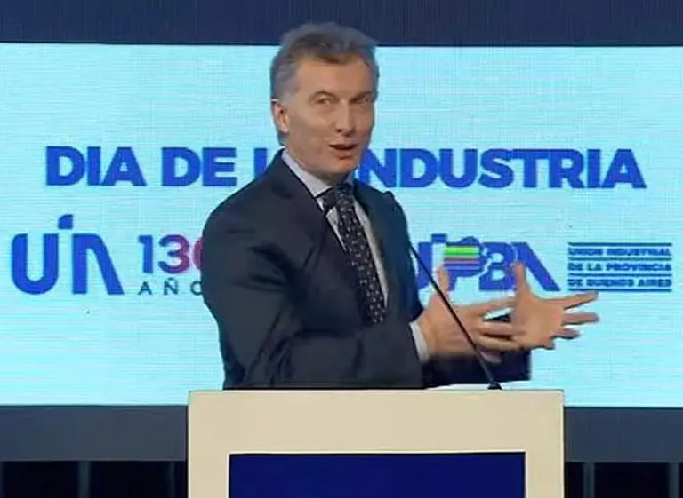 Macri dijo que la economí­a arrancó, pidió inversiones y enfrentó a sindicalistas: "No hay lugar para mafiosos"