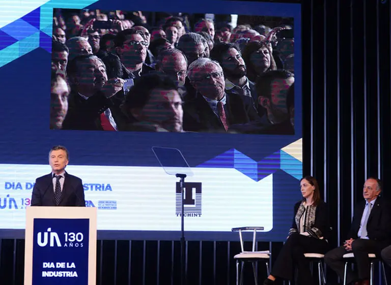 Ante industriales, Macri prometió enfrentar a las mafias y reclamó que aumenten las inversiones