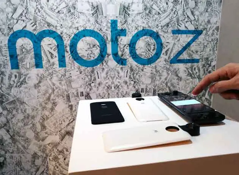 Motorola lanza en la Argentina su teléfono móvil que se convierte en una consola de juegos