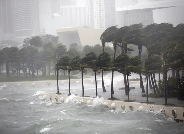 "Lo mejor que pueden hacer ahora es rezar": el huracán Irma golpeó Miami y avanza sobre el noroeste de Florida