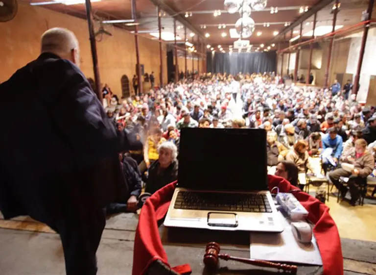 iPhones y televisores, los más buscados en el mega remate de Aduana