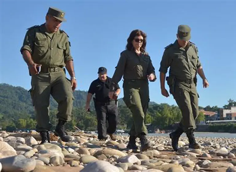 Según el Gobierno, los mapuches "emboscaron" a los prefectos con "armas de grueso calibre"