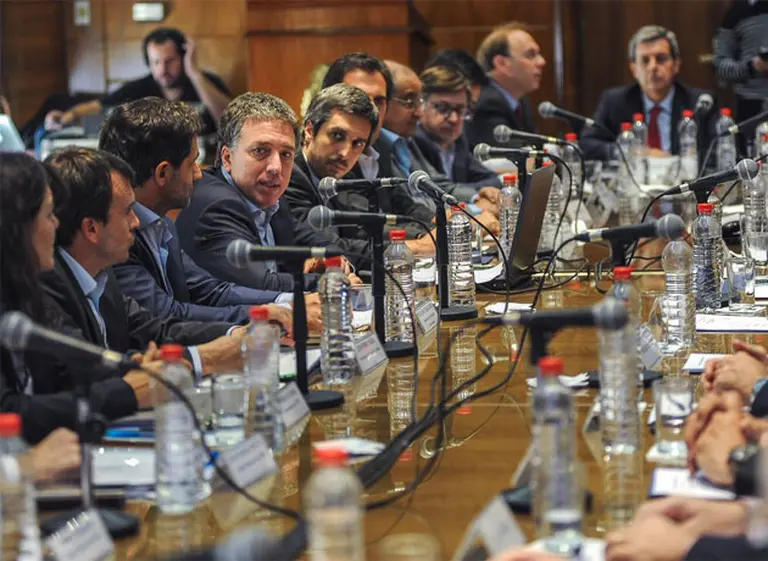 Ante senadores, Dujovne calificó al proyecto de Responsabilidad Fiscal como "revolucionario"