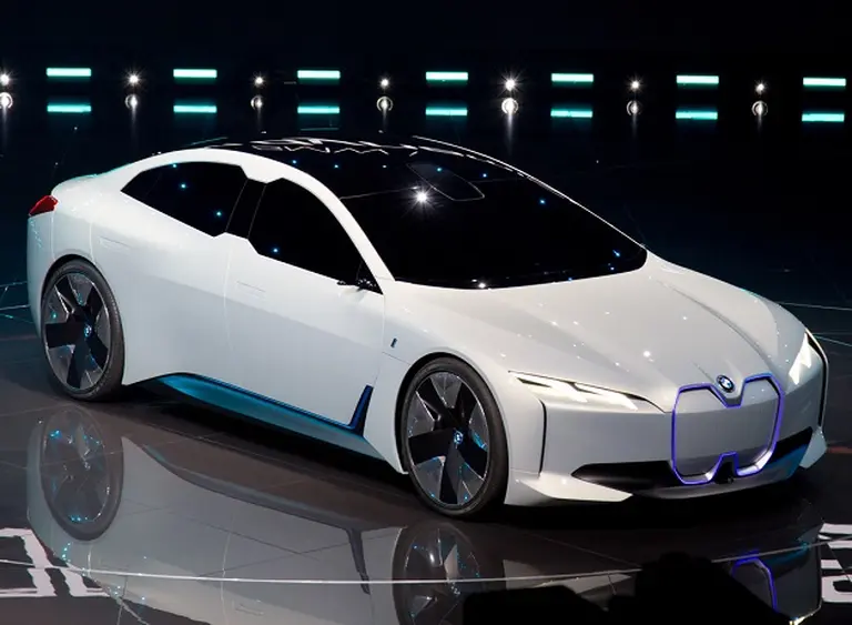 Video: BMW presentó su próximo auto eléctrico que podrá circular 600km con solo una carga de baterí­a