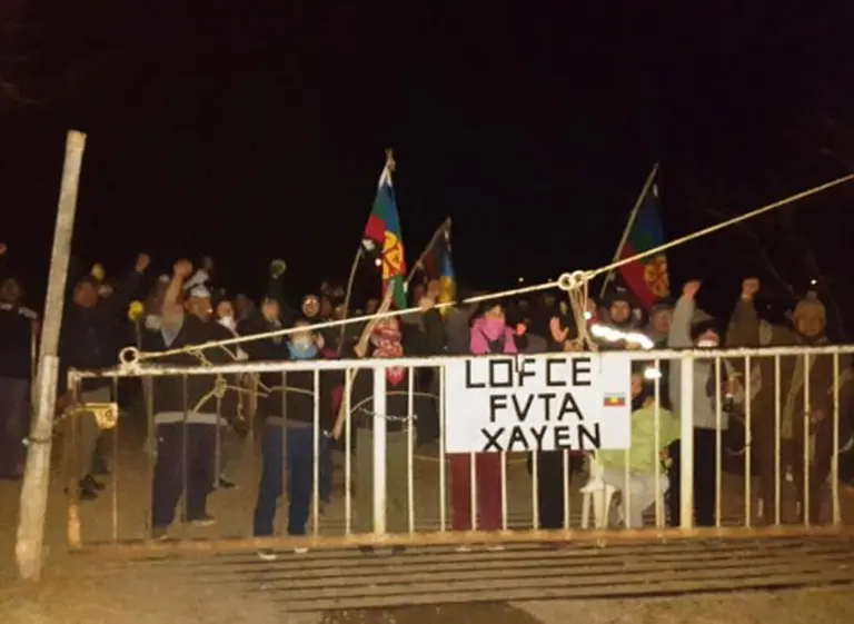 Desalojaron a un grupo de mapuches de estratégicas tierras en Vaca Muerta