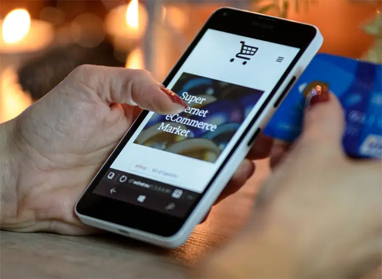 Llega una app para comprar productos afuera  y recibirlos a través de un viajero