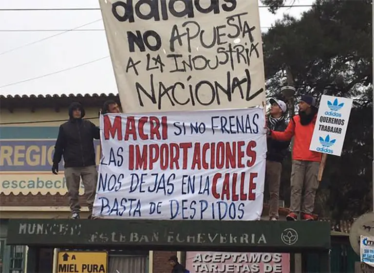 Adidas despide 112 empleados y peligran otros 300 puestos
