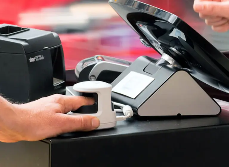 Video: un supermercado acepta pagos con huella digital
