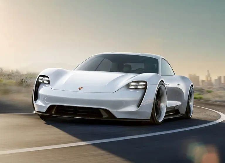 Así­ es el Porsche Mission E, el primer eléctrico deportivo premium de la marca