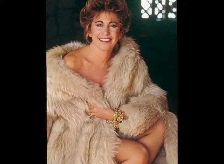 "Desabrochate la camisa...": la historia de la foto de Marí­a Julia Alsogaray con el tapado de piel