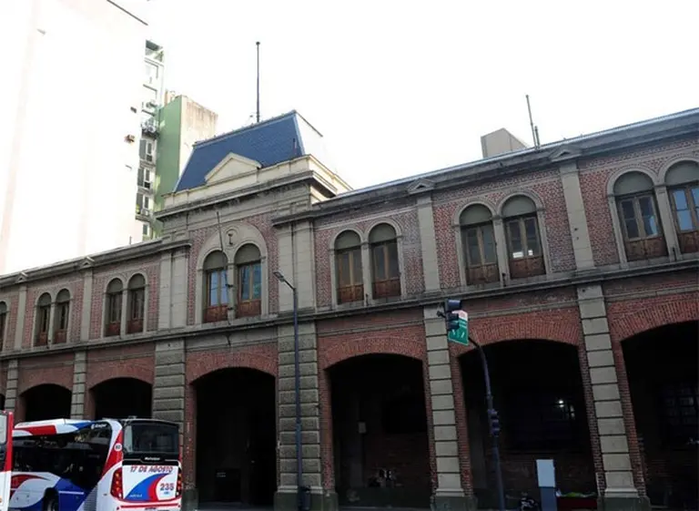 De caballeriza presidencial a mercado gourmet, la transformación de un histórico edificio de Retiro