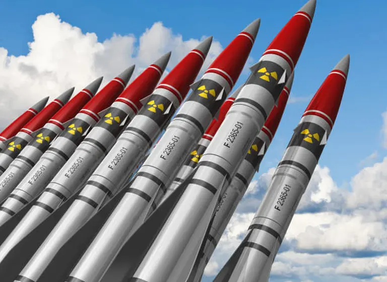 ¿Cuál es el paí­s con mayor número de armas nucleares?