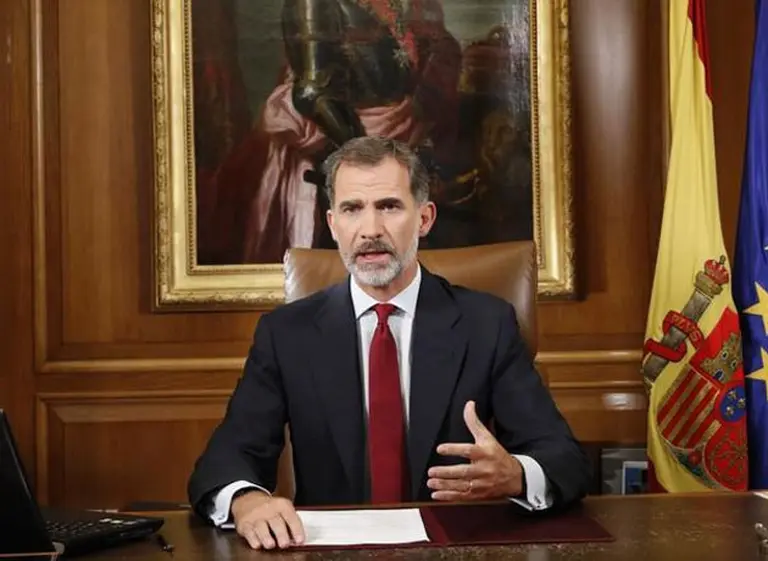 El rey Felipe calificó al gobierno catalán como "desleal" y lanzó un llamado de unidad