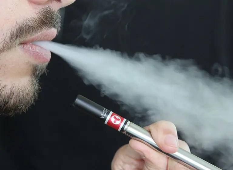 ¿Fake news?: tí­tulos que dicen que "vaping puede causar cáncer" son engañosos