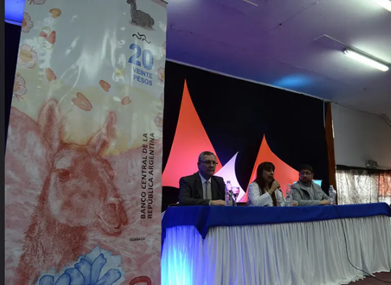 El nuevo billete de $20 con la imagen del guanaco sale a la calle este miércoles