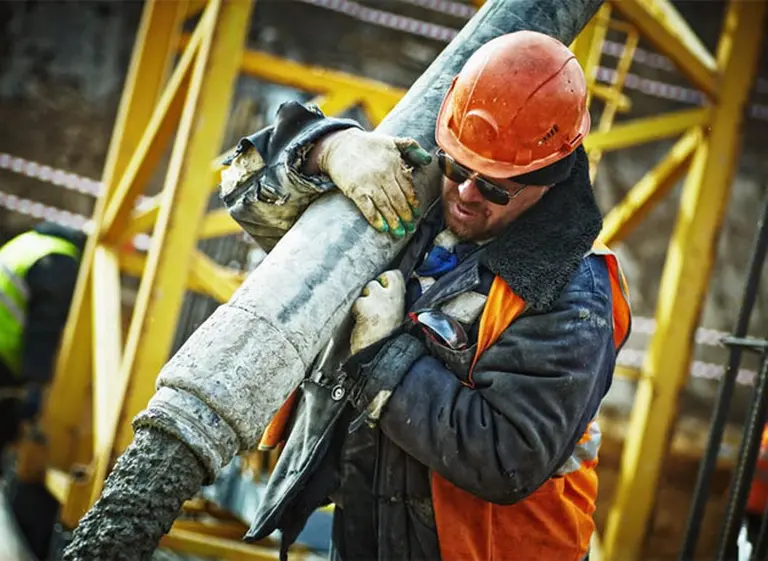 Gobierno admite freno en la construcción y se apaga un motor de crecimiento