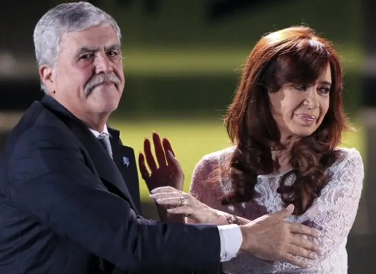 Piden embargar 140 inmuebles de Cristina, De Vido y otros procesados