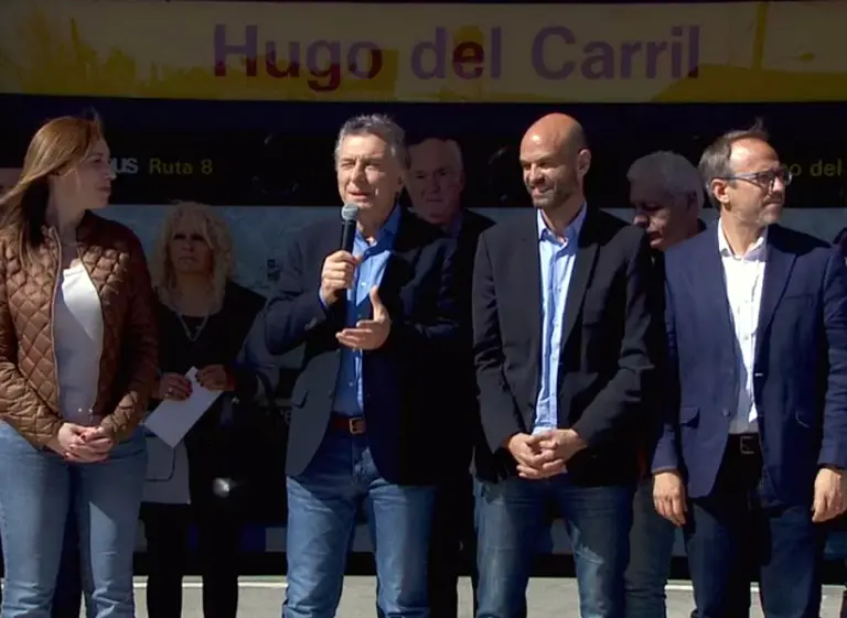 Recorrida y videoconferencia: Macri desdobló las inauguraciones para no romper la veda electoral