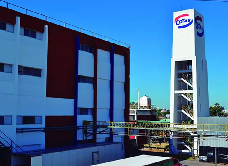 Denuncian a Camioneros por "apriete" contra empresa láctea del conurbano