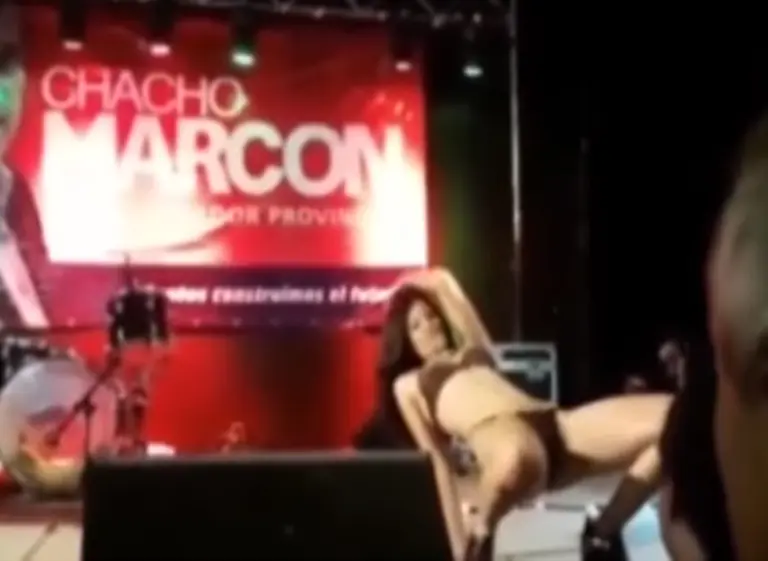 Video: escándalo por strippers en el acto de un senador en Santa Fe